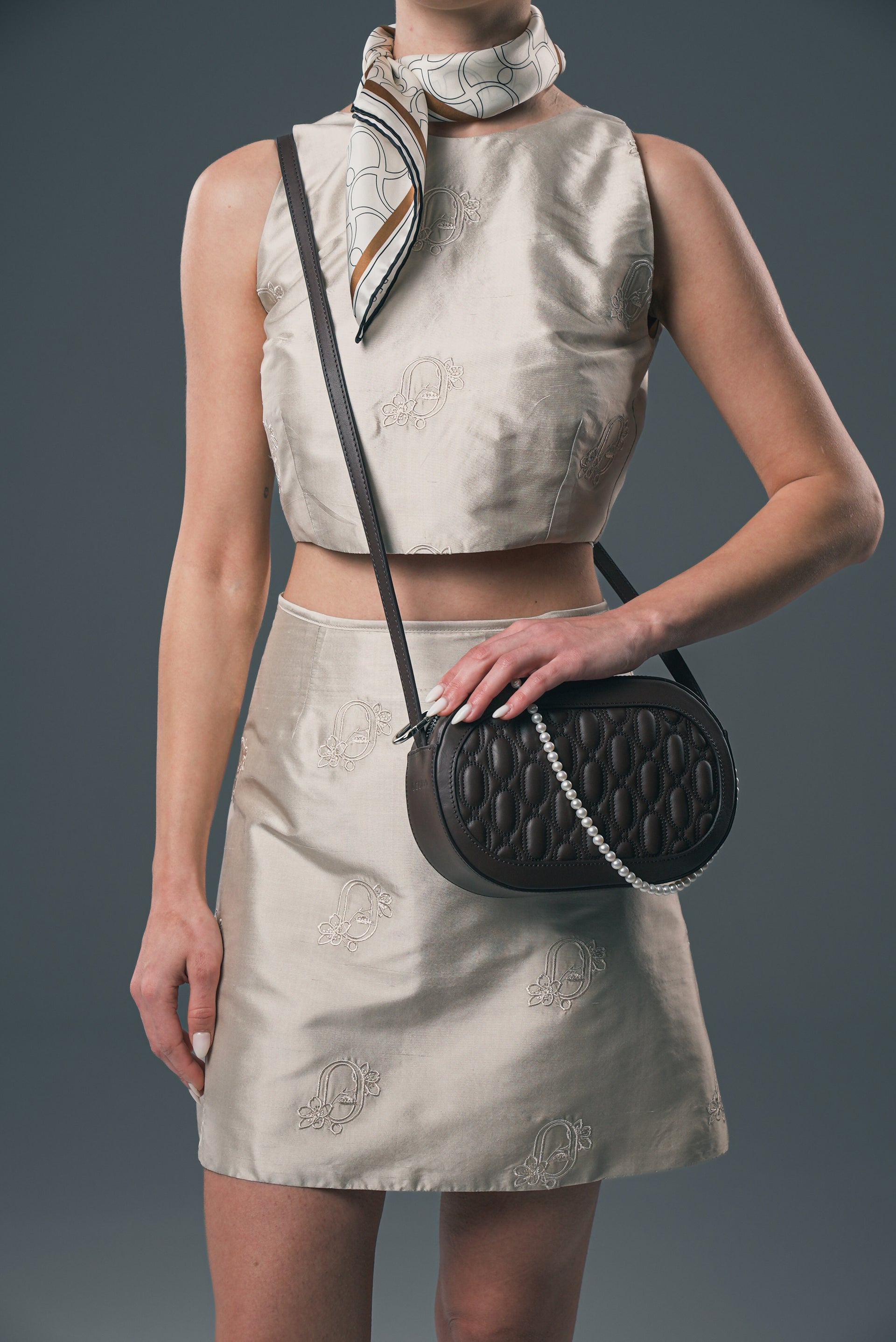 PAREL İŞLEMELİ İPEK BLUZ