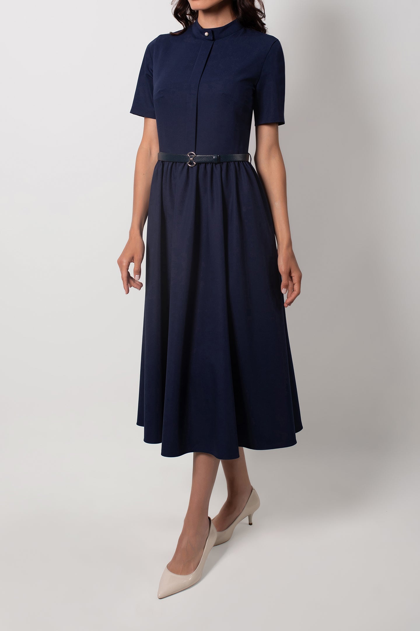 BELİ BÜZGÜLÜ MİDİ LACİVERT ELBİSE