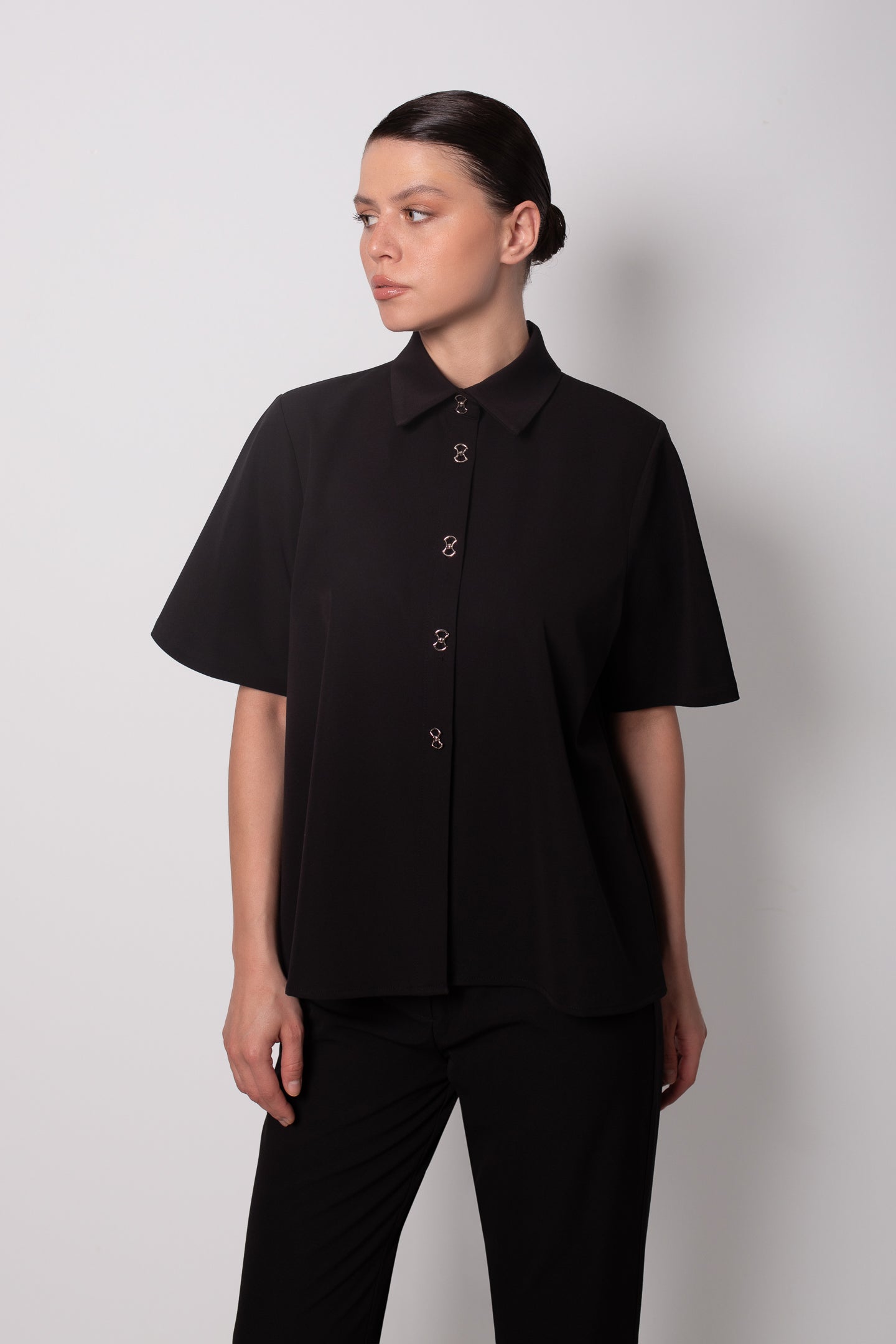 DÖKÜMLÜ SİYAH GÖMLEK