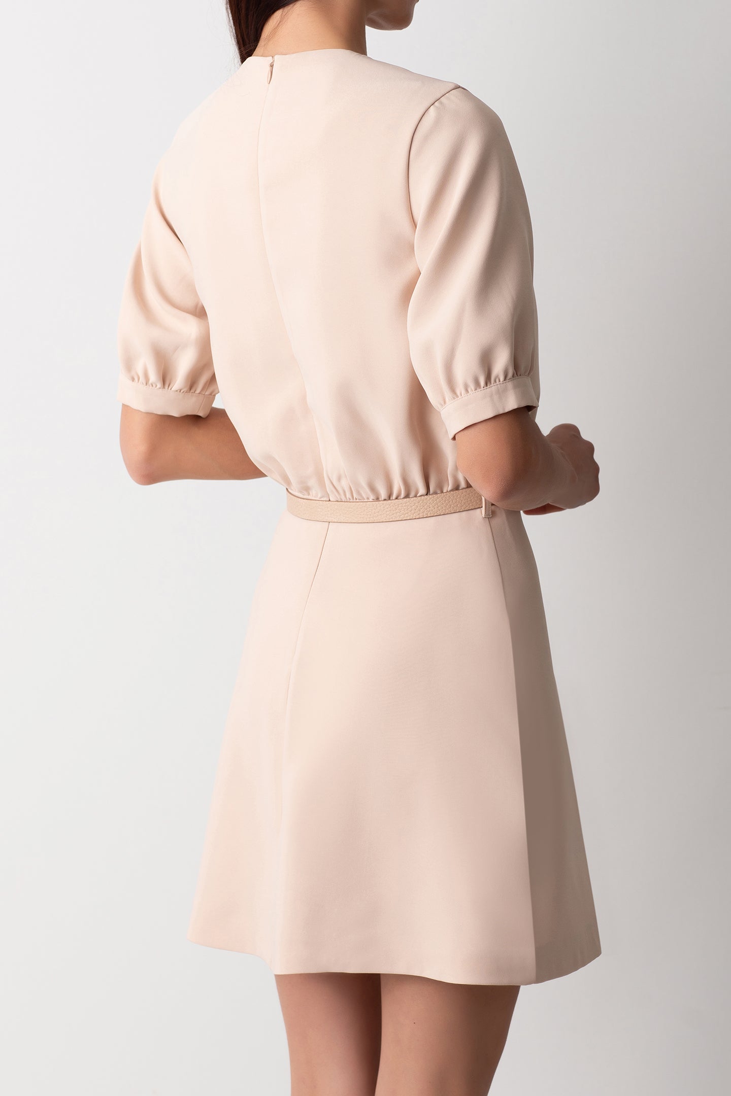 FIRFIR SÜSLEMELİ KREM ELBİSE