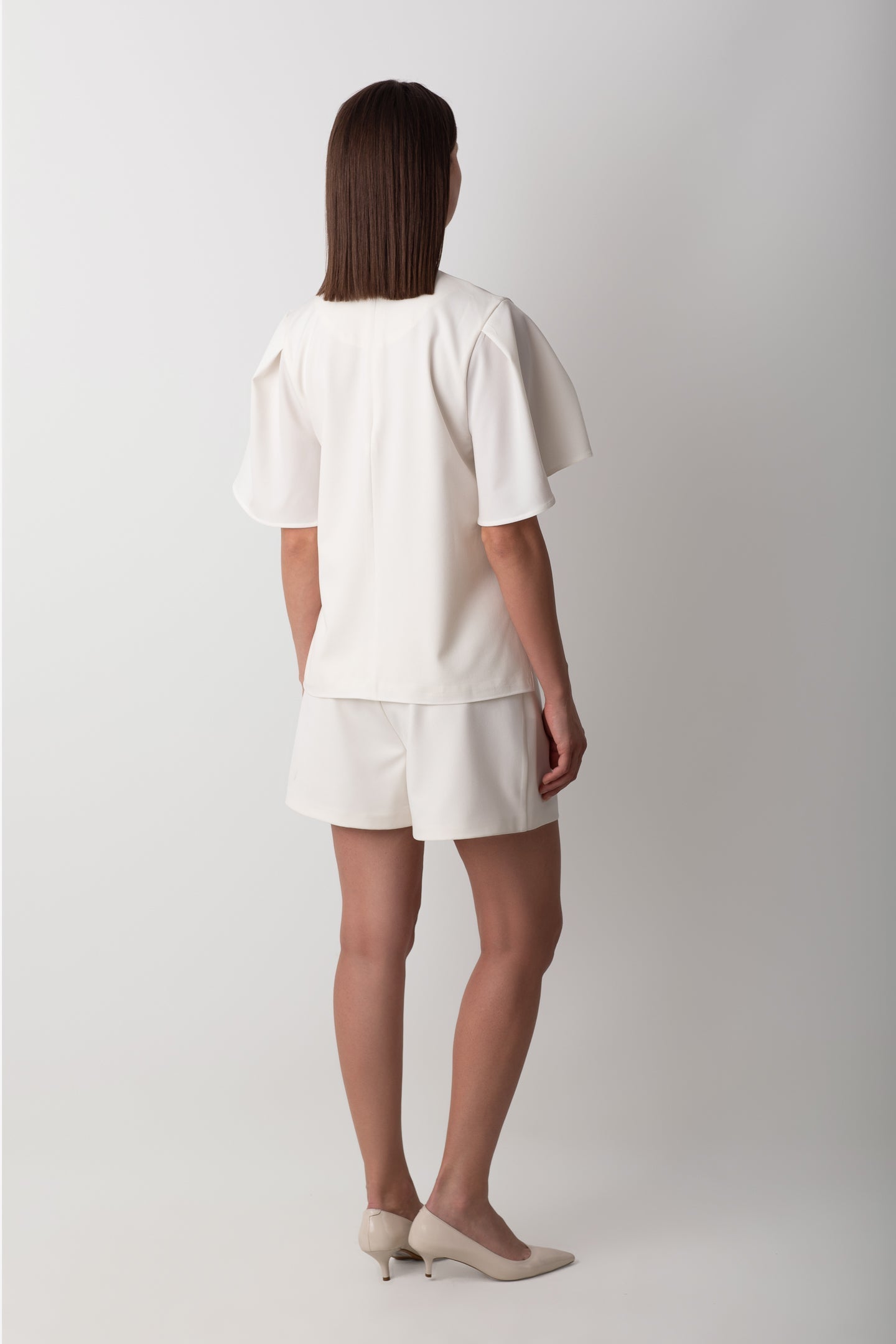 KOL DETAYLI BEYAZ BLUZ