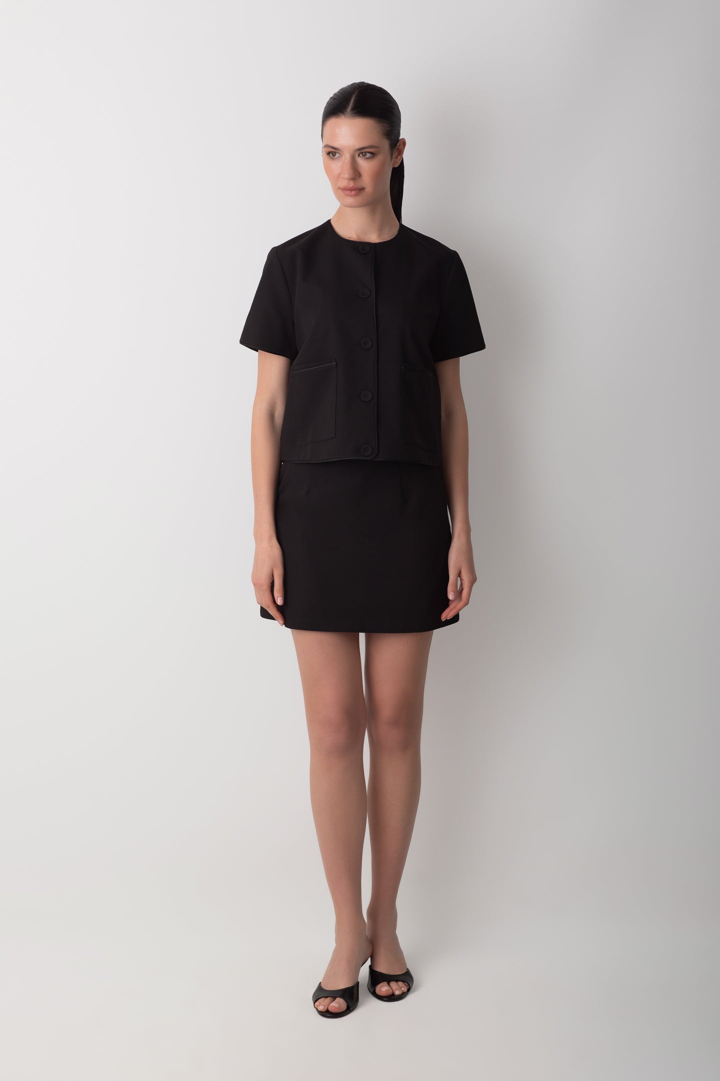 KISA KOLLU SİYAH CEKET