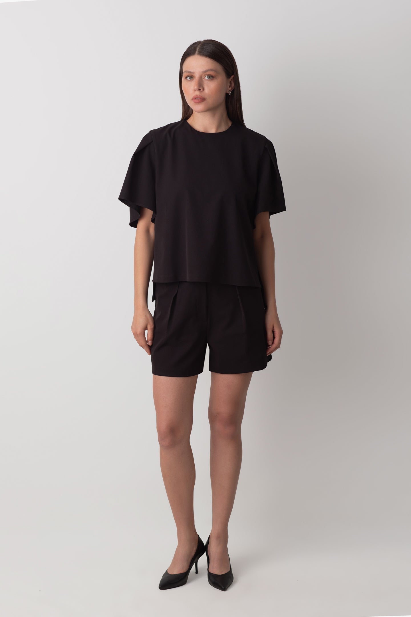 KEMERLİ SİYAH ŞORT