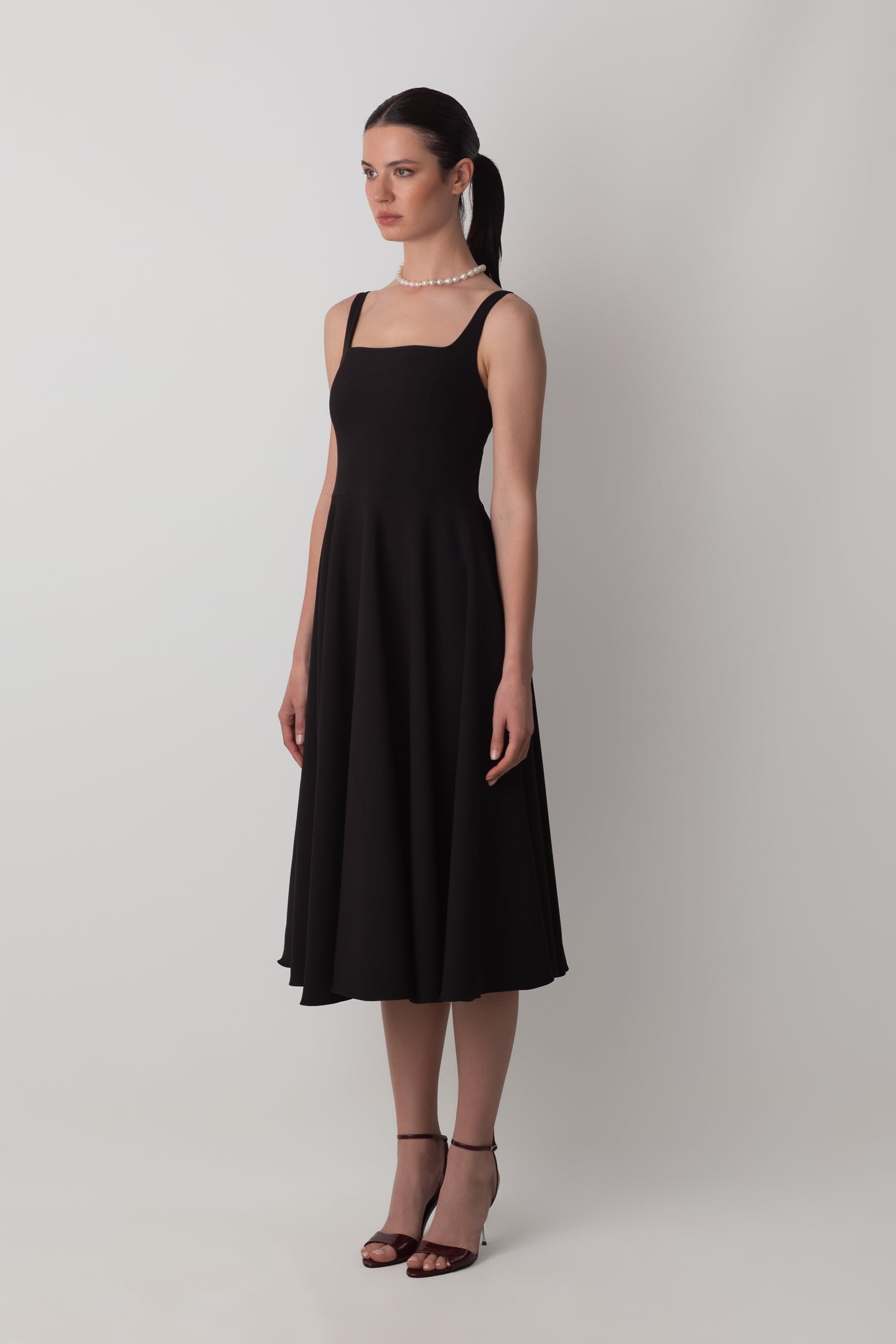 SİYAH MİDİ ELBİSE